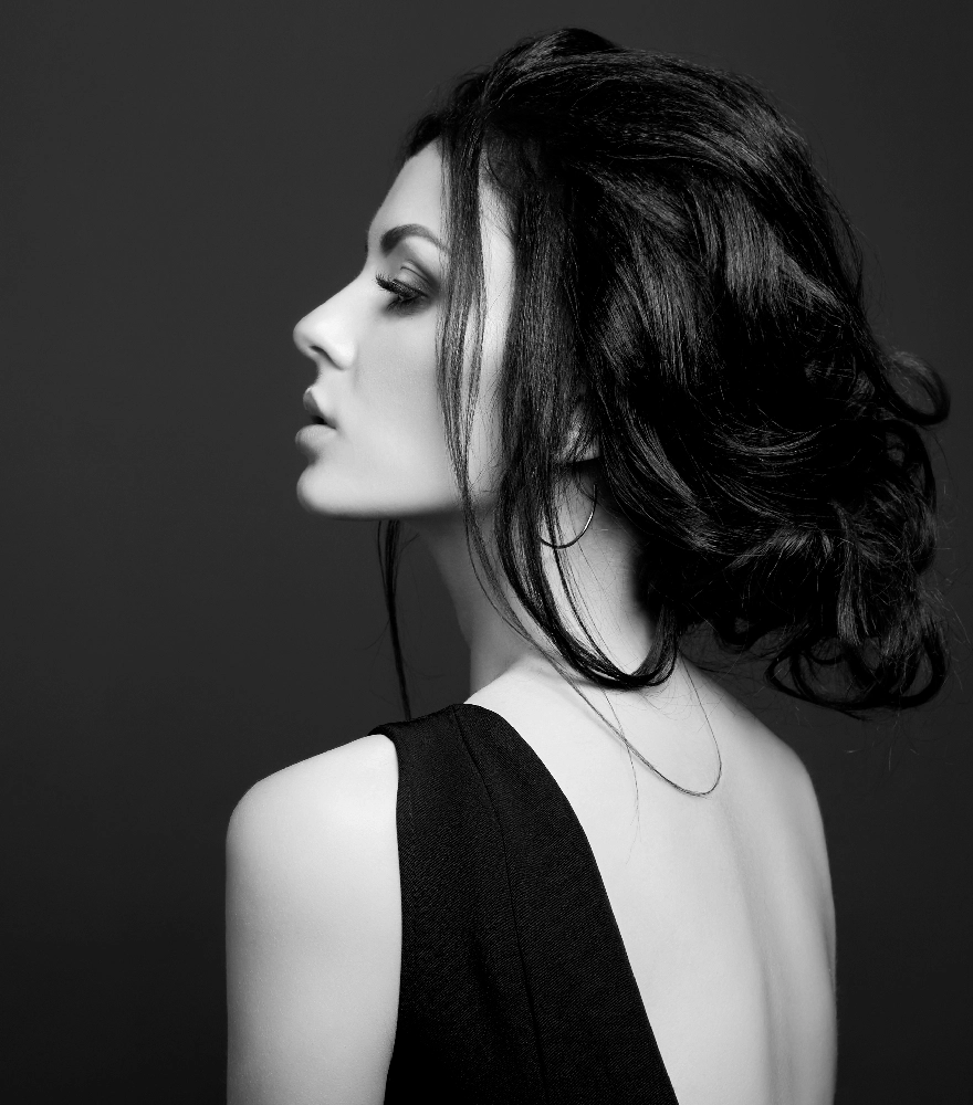 https://twin-estates.at/wp-content/uploads/2023/10/ladyinblack.webp